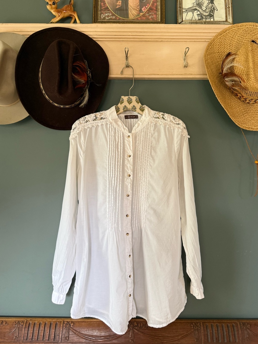 Xcvi button down Blouse White lace shoulder sz small